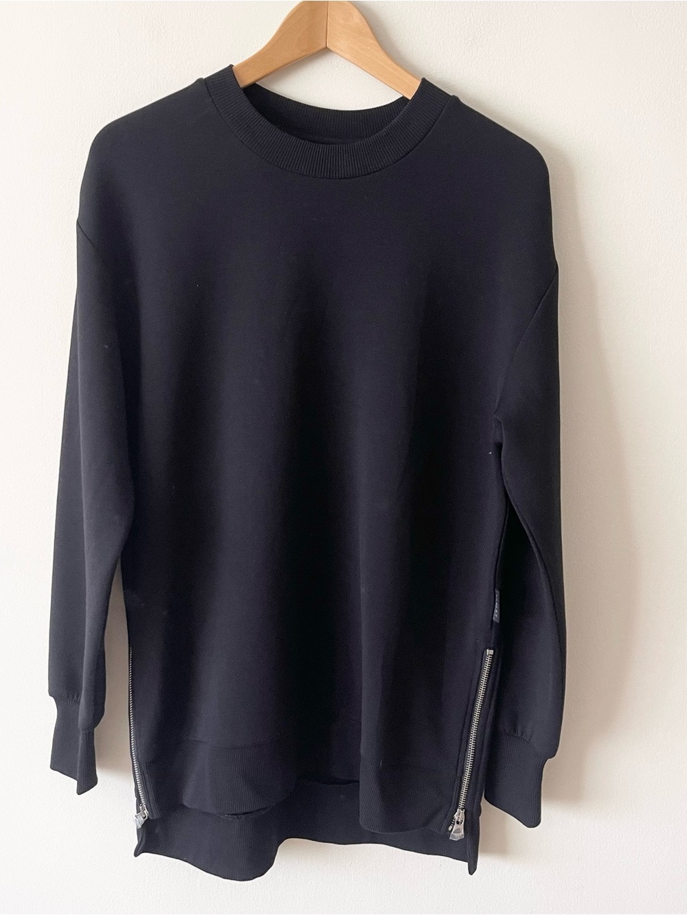 Varley Charter Sweatshirt Black Crewneck with Side Zippers Women’s size XS